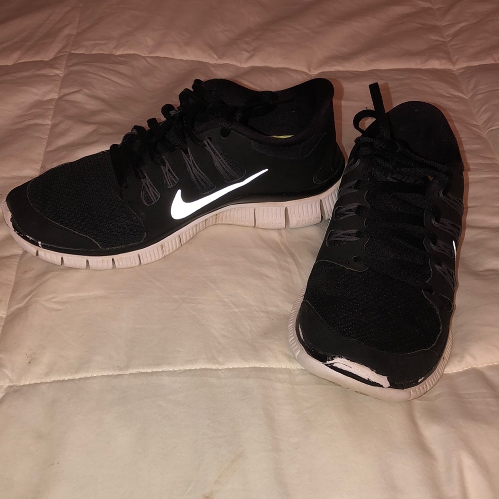 Black nike sneakers